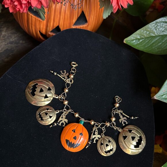 Antiqued Bronze Tone Halloween Bracelet w/Jack-O-Lanterns - Picture 2 of 6
